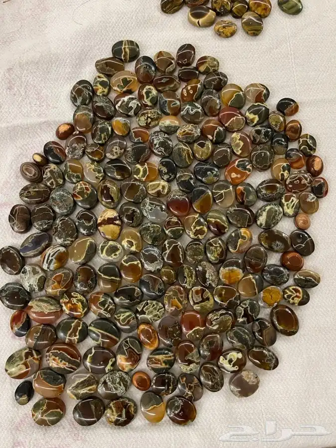 احجار للبيع جمله وبالحبه يمني وعندي 1