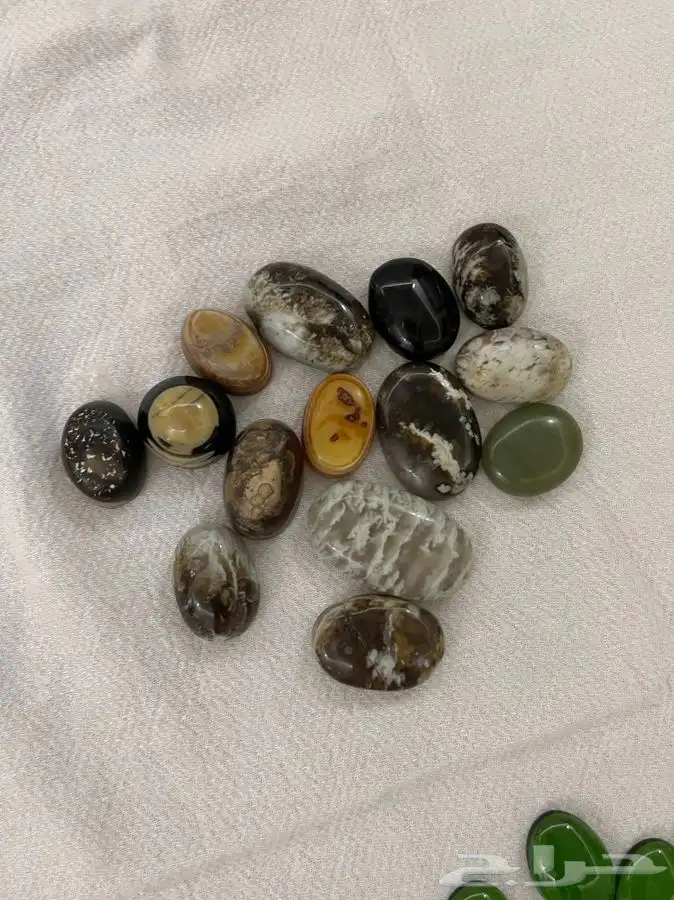 احجار للبيع جمله وبالحبه يمني وعندي 3