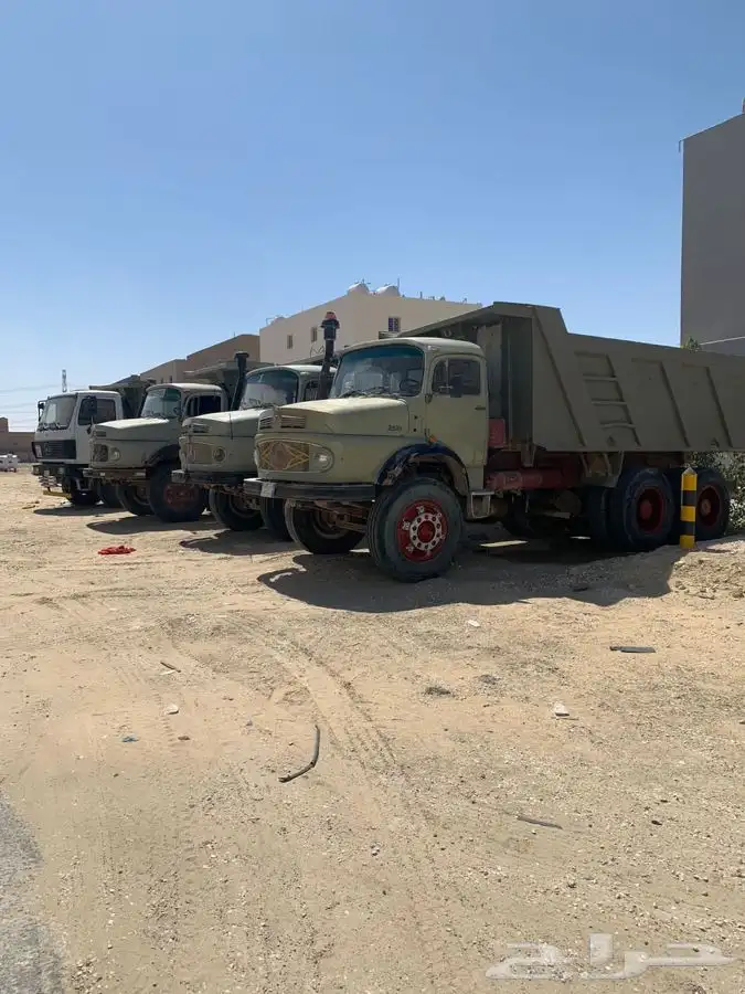 للايجار قلابات ومعدات ثقيله 0