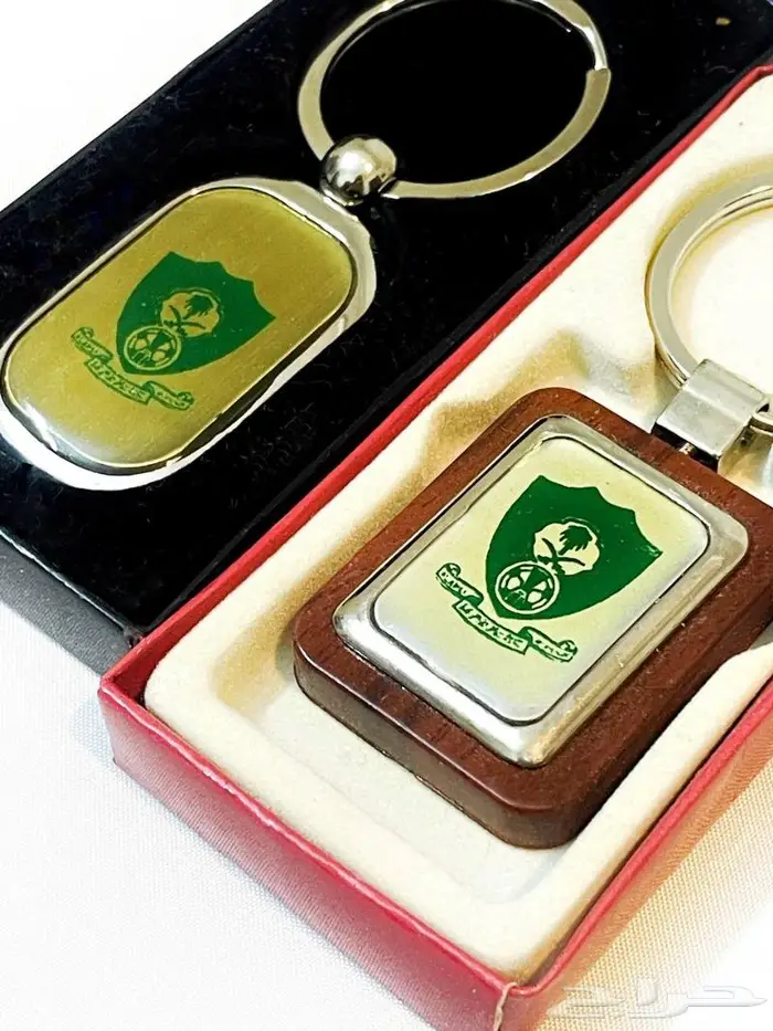 ميدالية أو علاقة مفاتيح نادرة بشعار نادي الأهلي الكلاسيكي 1