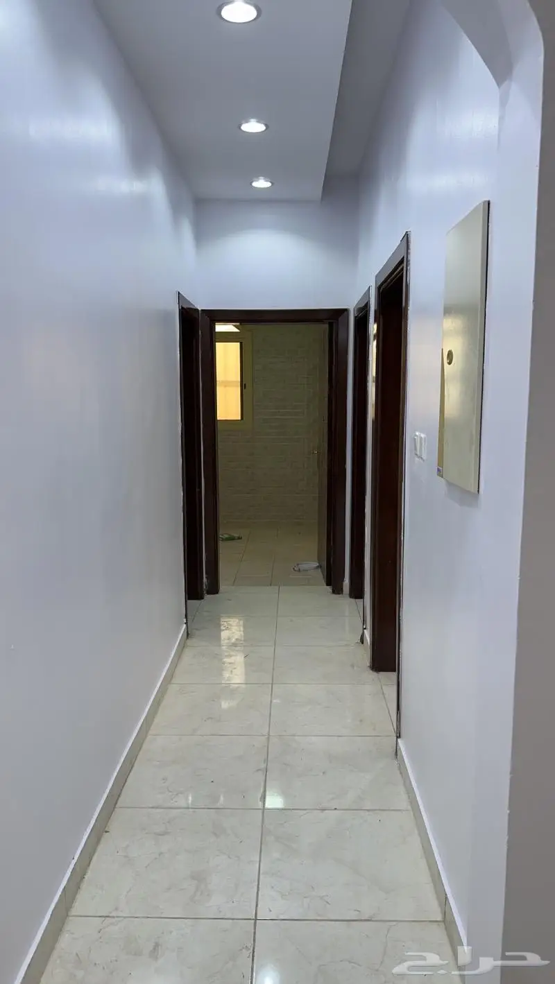 شقه للايجار حي المطار جديده مطلوب عرسان او عايله صغيره 0