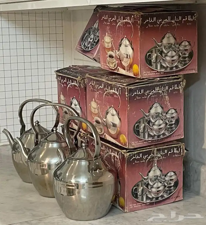 للبيع 3 إبريق كوري قديم نظيف جدا  استخدام مرة واحدة 3.1 لتر 1