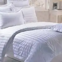 مفارش فندقيه ابيض مقلم و حشوه مايكروفايبر جمله و القطاعي 0