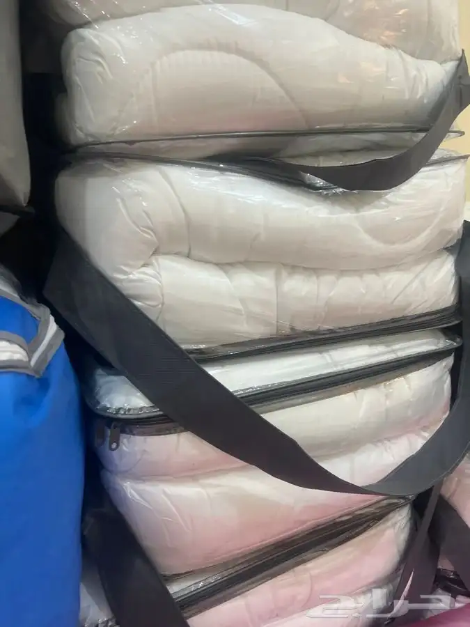 مفارش فندقيه ابيض مقلم و حشوه مايكروفايبر جمله و القطاعي 1