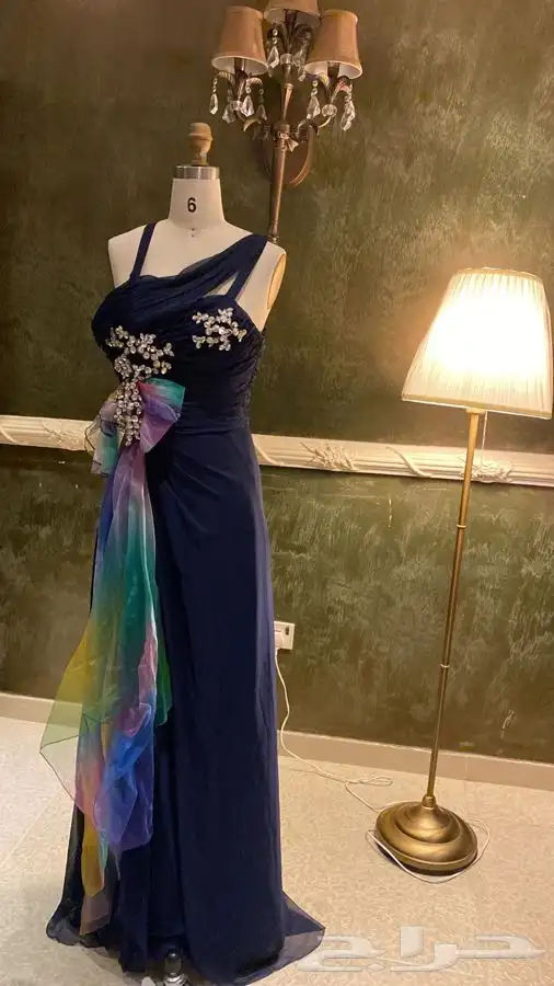 فساتين جديدة للبيع ع 300 ريال ققط 12