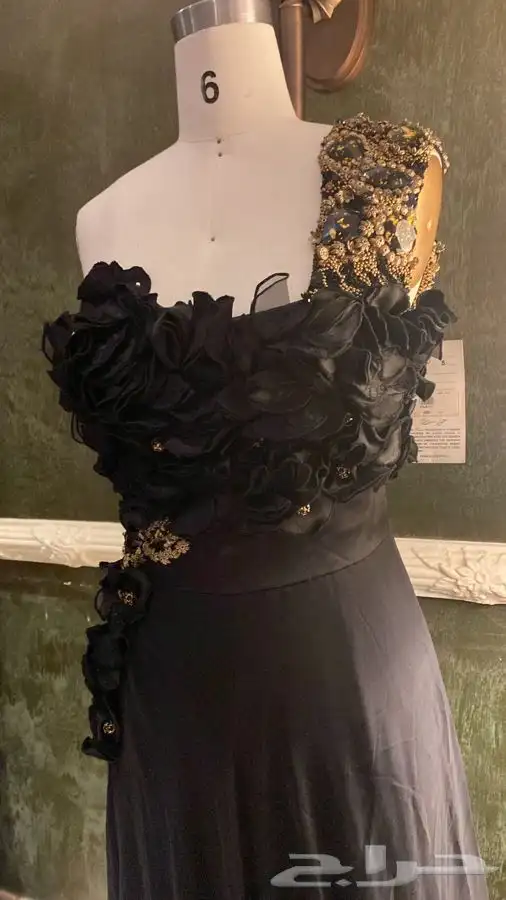 فساتين جديدة للبيع ع 300 ريال ققط 38