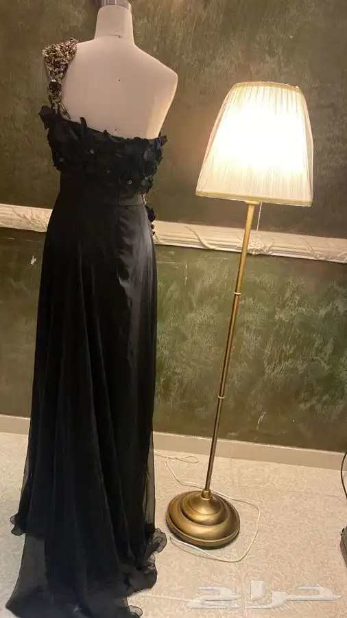 فساتين جديدة للبيع ع 300 ريال ققط 37