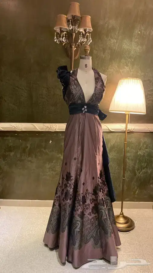 فساتين جديدة للبيع ع 300 ريال ققط 1