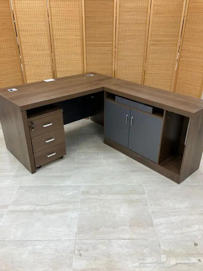 مكاتب مع سكرتاريه وادراج 2