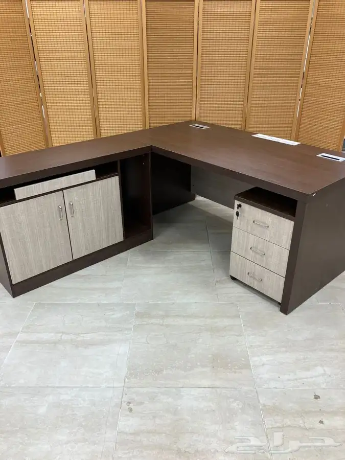 مكاتب مع سكرتاريه وادراج 0