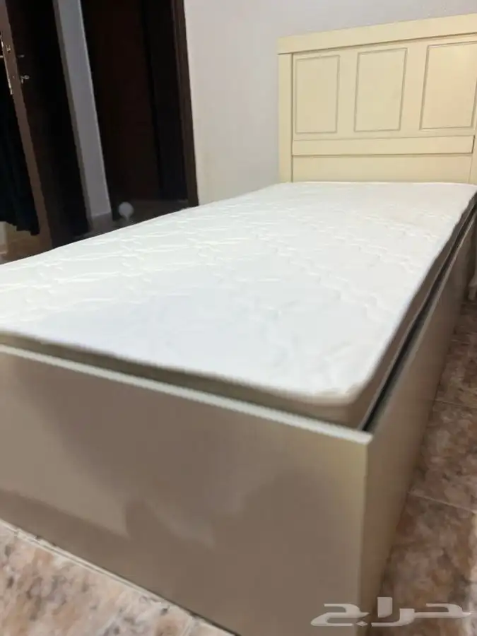 للبيع سرير نفر واحد جديد 0