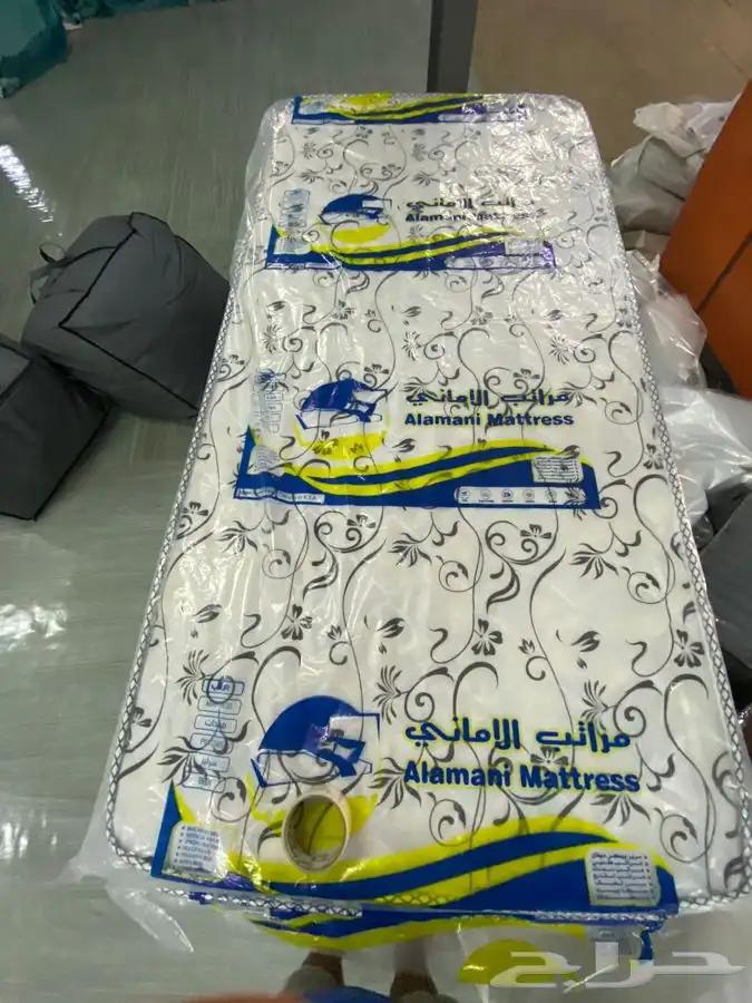 يوجد لباد سرير لحف بطانيات مخدات اشكال حديد 0