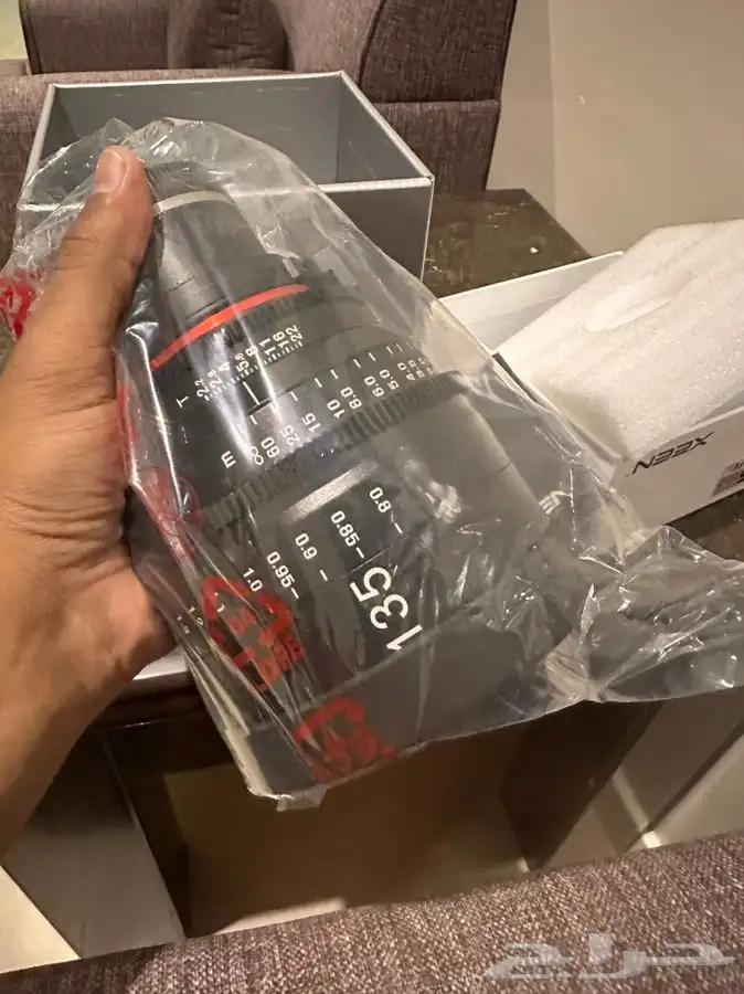 عدسة سينمائيه لكاميرات السوني xeen 135mm 2.2T 2