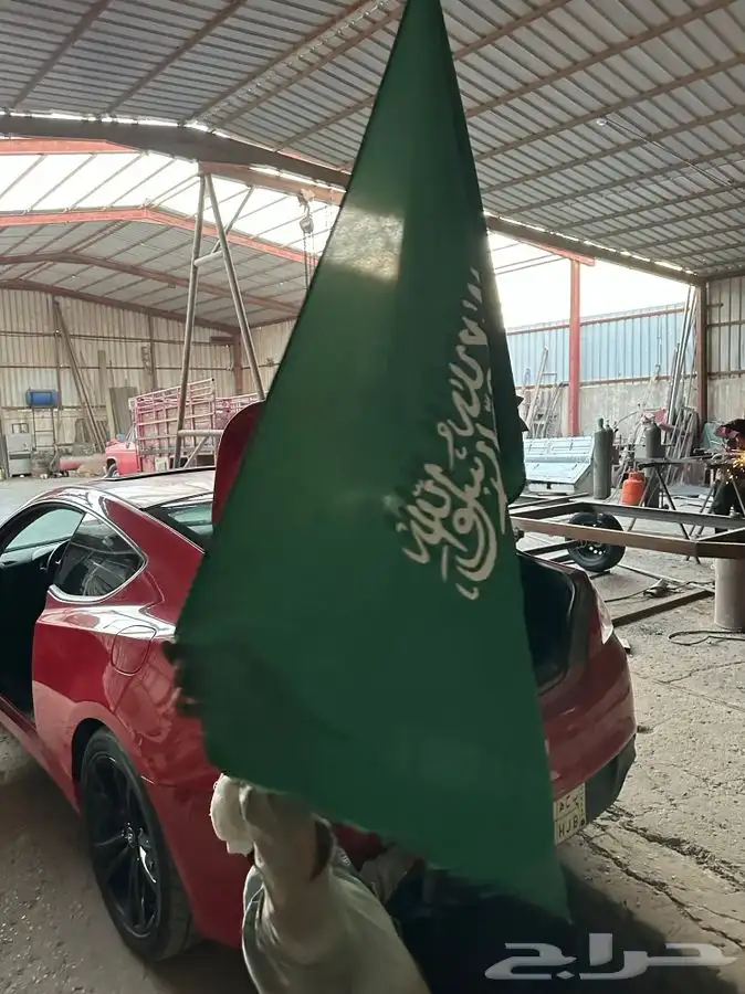 قاعدة علم لجميع السيارات 8