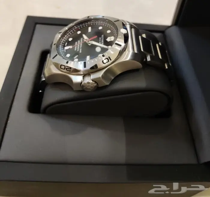 ساعة فكتورنيكس Victorinox جديدة 1