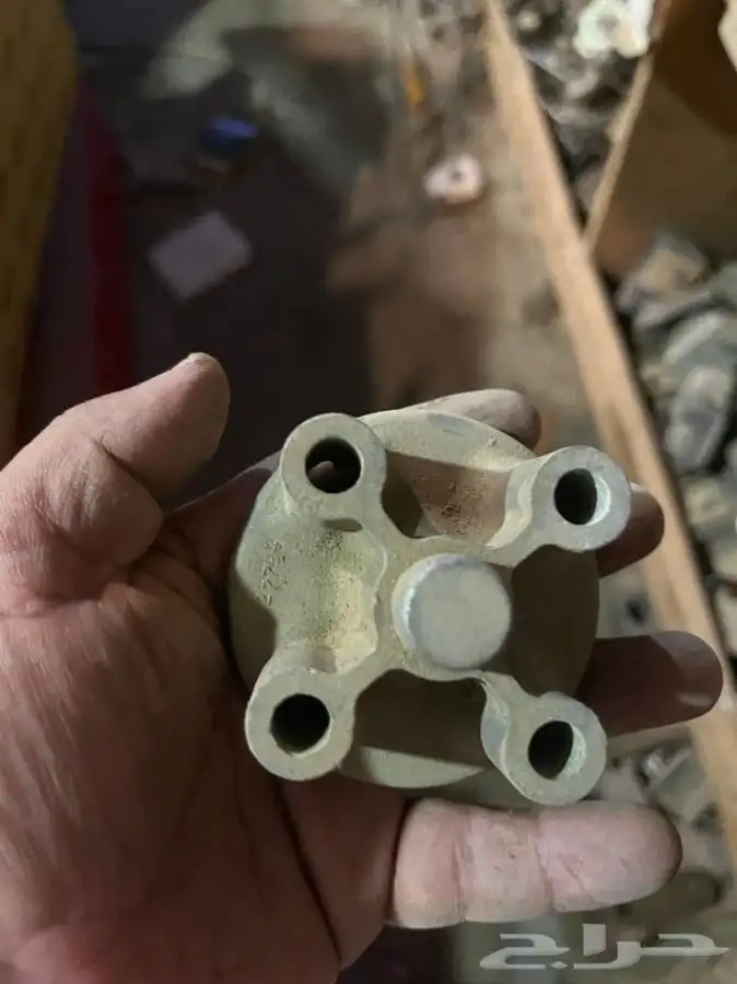 يوجد قطع غيار دوج موديلات قديمه 18