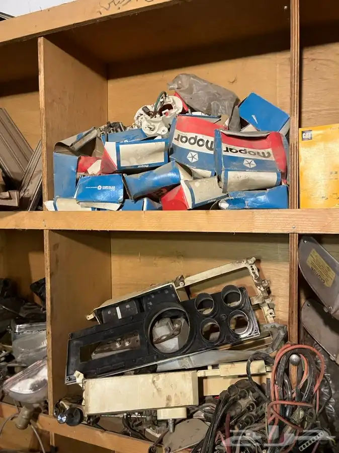 يوجد قطع غيار دوج موديلات قديمه 33