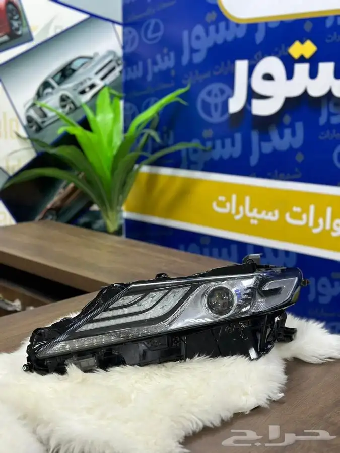 شمعة كامري مصدومه موديل 2018 الي 2023 اصلي وكاله 7