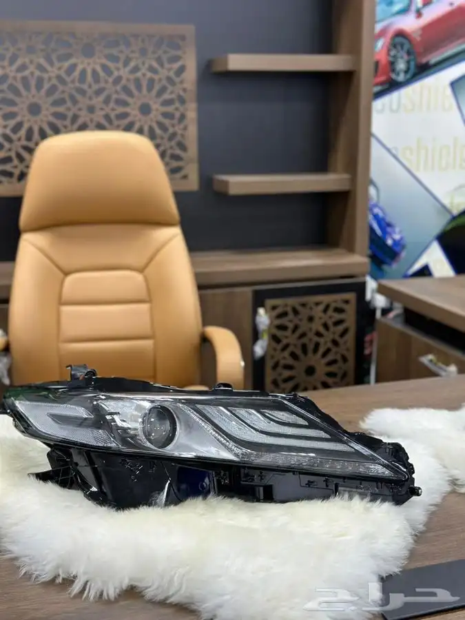 شمعة كامري مصدومه موديل 2018 الي 2023 اصلي وكاله 6