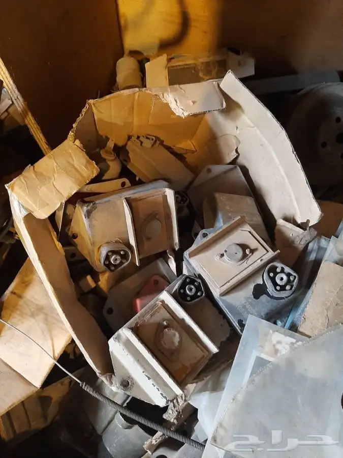 يوجد قطع غيار دوج موديلات قديمه 74