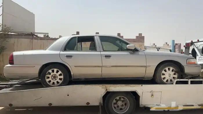 سطحه لنقل السيارات الجديدة والقديمة والمستعملة و التاليفة 1