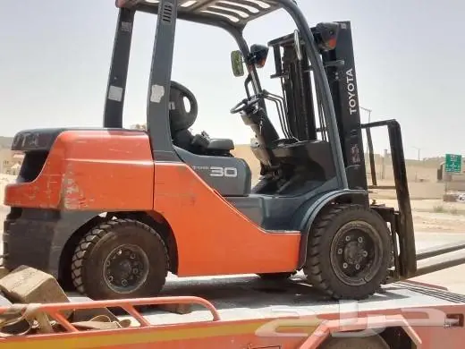 تأجير رافعات شوكية(forklift) بجميع الأحجام 4