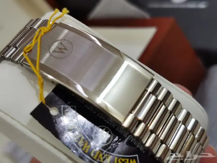 ساعة ويست اند مخزنة بمرفقاتها 2