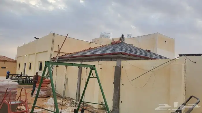 تركيب جميع انواع القرميد وعازوال ماء قرميد معزول وقرميد معداني 3
