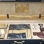 هدايا سيوف دروع مشالح علم 10