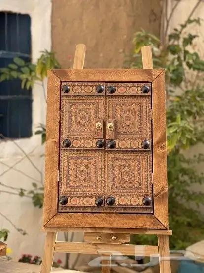 مجسمات ودروع وهدايا على شكل الأبواب النجدية 3