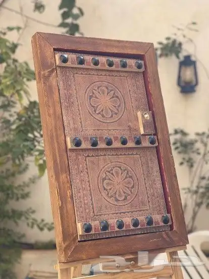 مجسمات ودروع وهدايا على شكل الأبواب النجدية 2