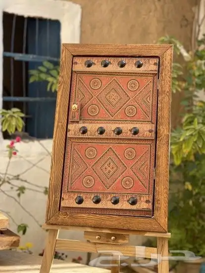 مجسمات ودروع وهدايا على شكل الأبواب النجدية 1