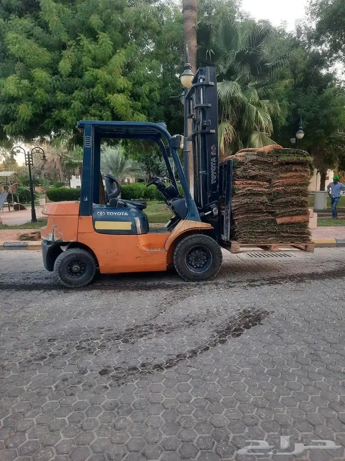 رافعات شوكيه فواركلفت للايجار 0508119399 0