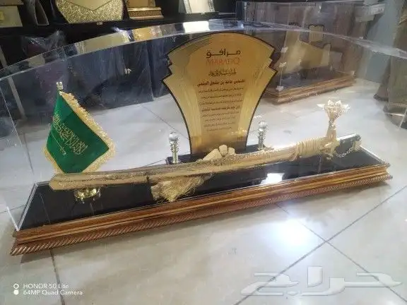 دروع وسيوف ومشالح وبشوت وفراوي وأطقم هدايا للمناسبات 0