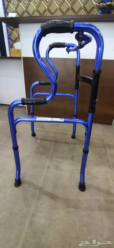 مشاية و مساعدة نهوض لكبار السن 1
