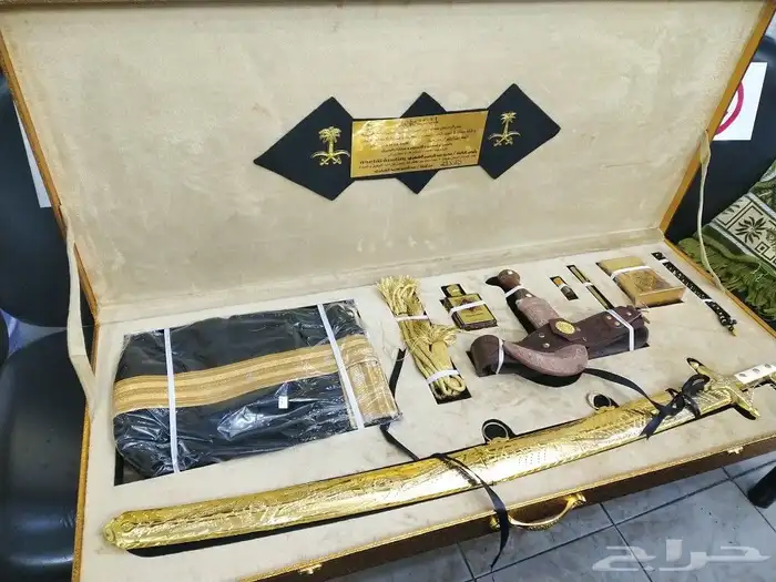 دروع وسيوف ومشالح وبشوت وفراوي وأطقم هدايا للمناسبات 13