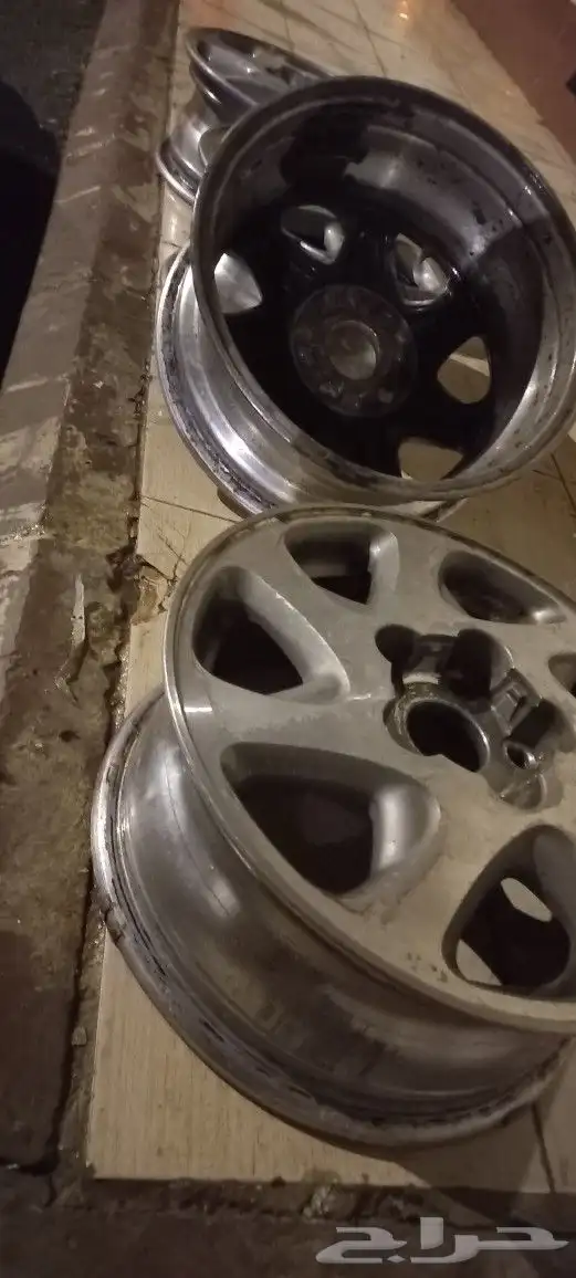 للبيع جنوط كامري 2002 4