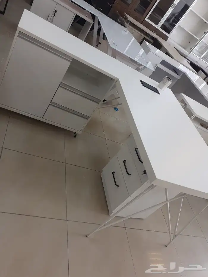 طاولات مكتبة عروض 3