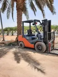 رافعة شوكية فوركلفت للايجار 1