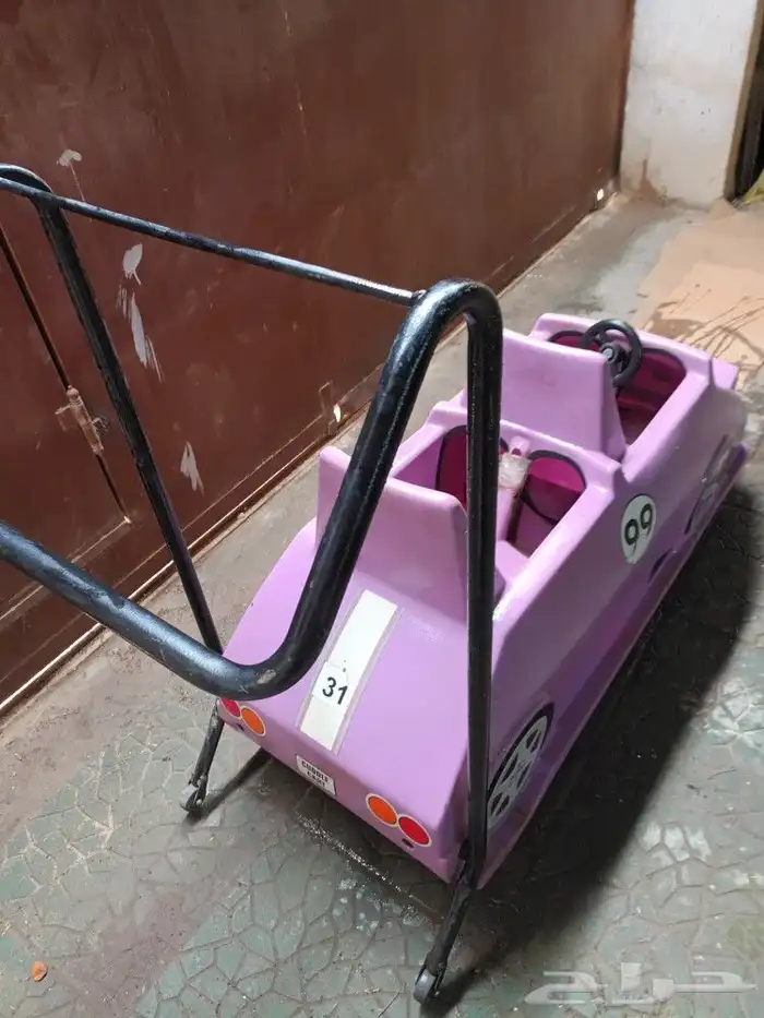 عربية أطفال على شكل سياره 2