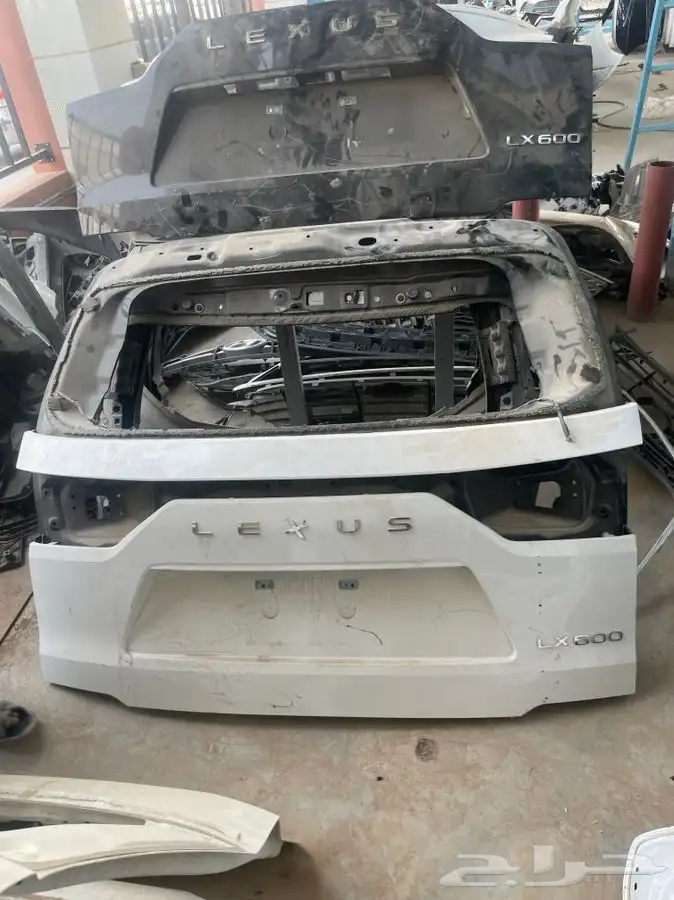 باب شنطه جيب لكززLX600 موديل 2022___2023__2024 وكاله 0