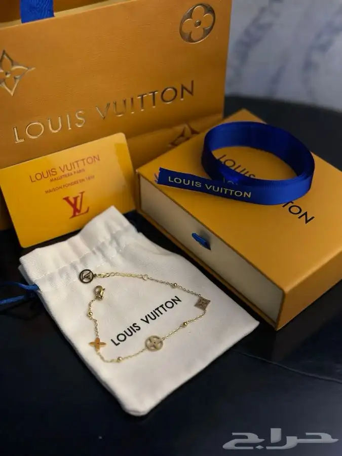 اساور ونضارات ماركه 44