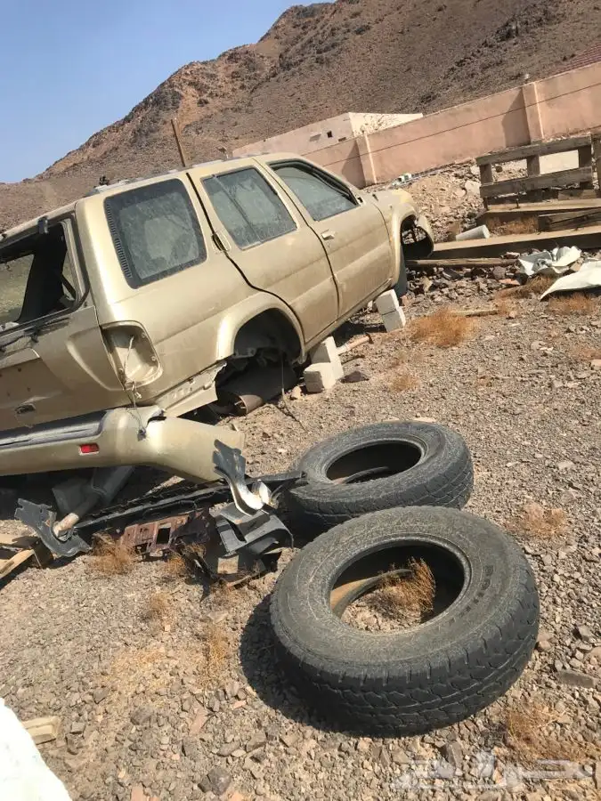 للبيع قطع غيار باثفندر من موديل 2000 إلى 2005 0