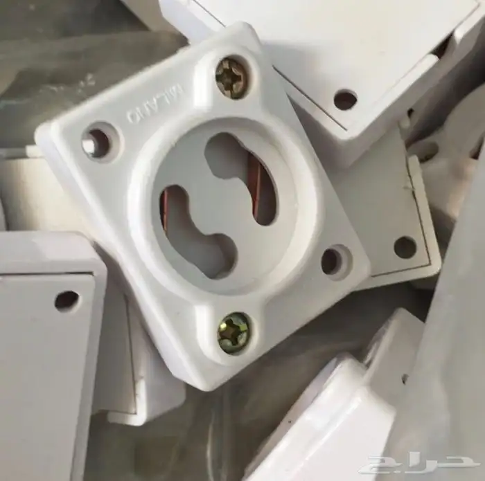 قواعد لمبات و كونكتر و قواطع و مفاتيح و أفياش و أسلاك 36