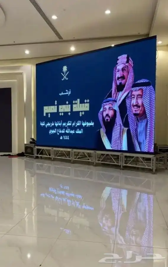 لتاجير الشاشات الضخمه 1