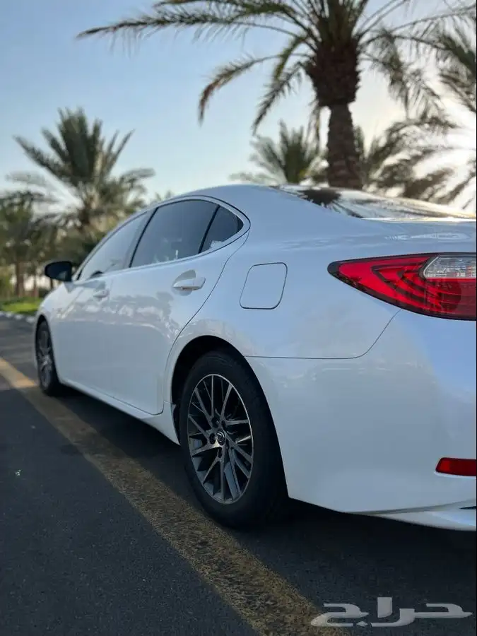لكزس es350 نظيفه 2014 منوة المستخدم للبيع 8