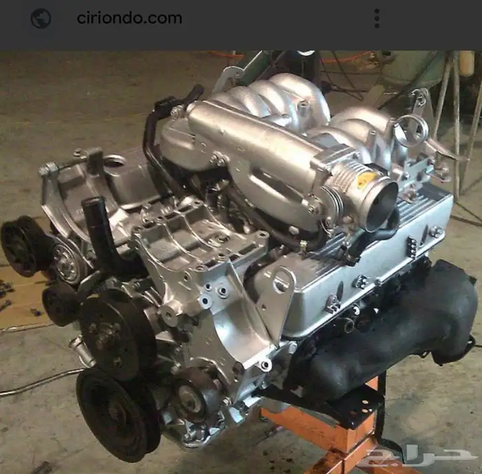 مكاين روفر V8 2