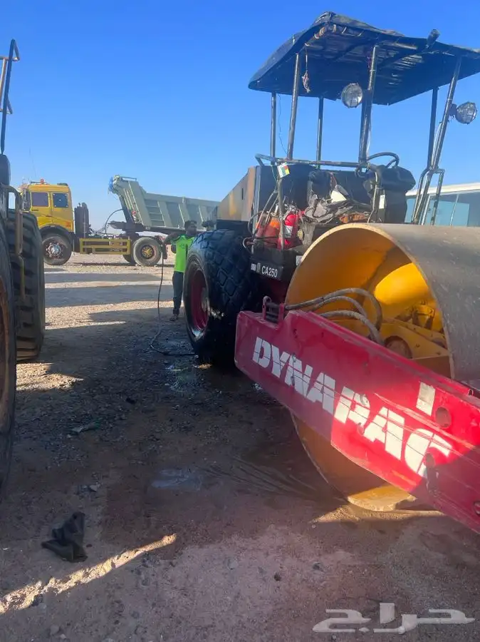 للايجار معدات ثقيلة بوكلين شيول رصاصة قلابات تنفيذ مشاريع 11