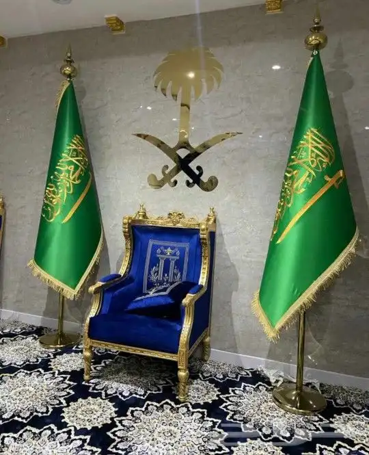 علم مجلس علم صالة ستاند علم كبير ذهبي علم السعودية مذهب 0