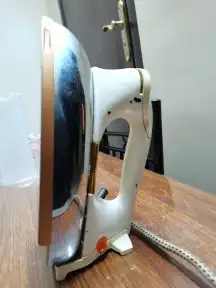 مكواه ملابس بدون بخار 4